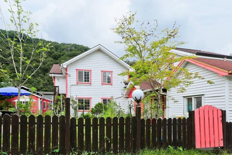Exterior & Views 1, Gapyeong Rose Pension, Gapyeong
