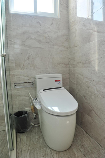 Bathroom 3, Interstellar stack, Kinmen