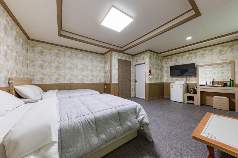 Bedroom 3, Boryeong (Daecheon) Coconut Motel, Boryeong