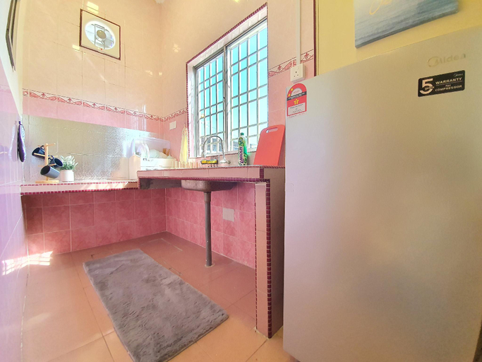 Others 5, Jenjarom No. 32 Modern Cozy Homestay for 4 Pax, Kuala Langat