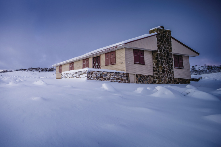 Wolgal Hut, Snowy River