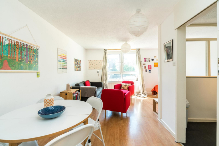 Others 5, Bright & Cosy Studio Close to Central London, London