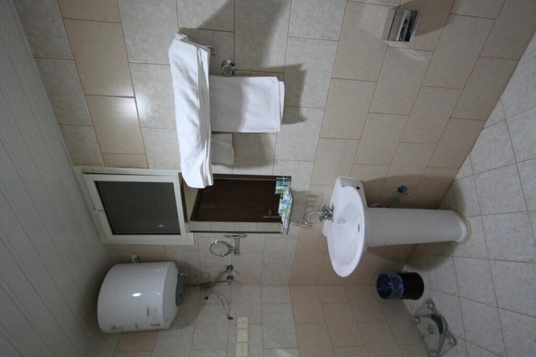 Bathroom, Raoum Inn Serviced Apartments-Majmaa