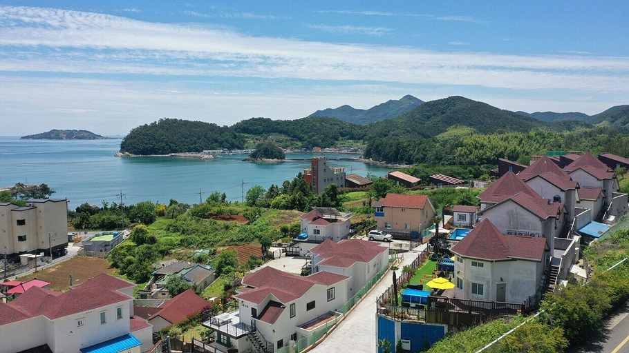 Others 4, Geojerowa Pension, Geoje