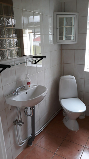 Bathroom, Gljúfraborg, Breiðdalshreppur