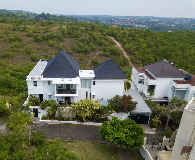 Exterior & Views 2, TJ White Villa 670m2 with Private Pool and Outstanding View by GLOBALSTAY, Badung