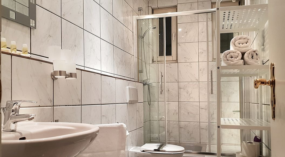 Bathroom 5, Hotel Bürgerhof, Köln