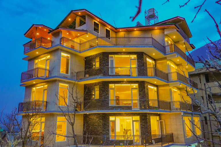 Exterior & Views