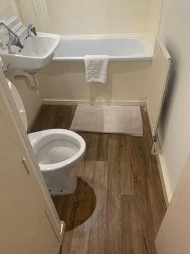 Bathroom, Bright & Cosy Studio Close to Central London, London