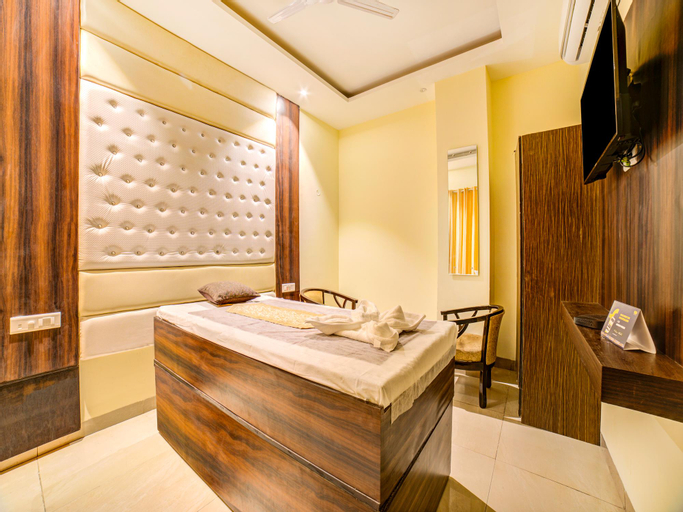 Bedroom 4, FabHotel Diamond, Panchkula