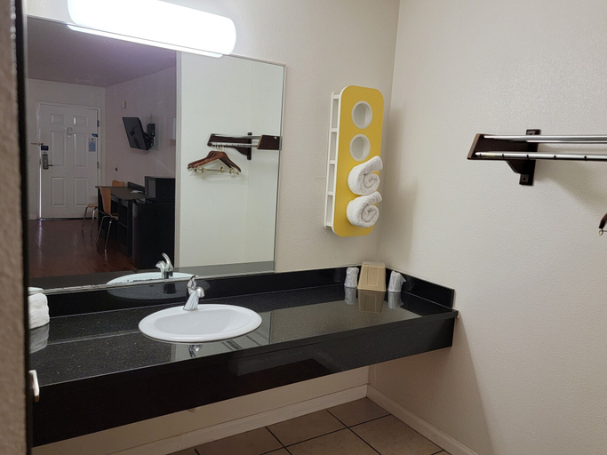 Bathroom 4, Motel 6 Santa Nella, CA - Los Banos, Merced