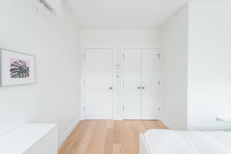 Bedroom 4, Explore Montreal From Sleek Contemporary Apartment, Montréal