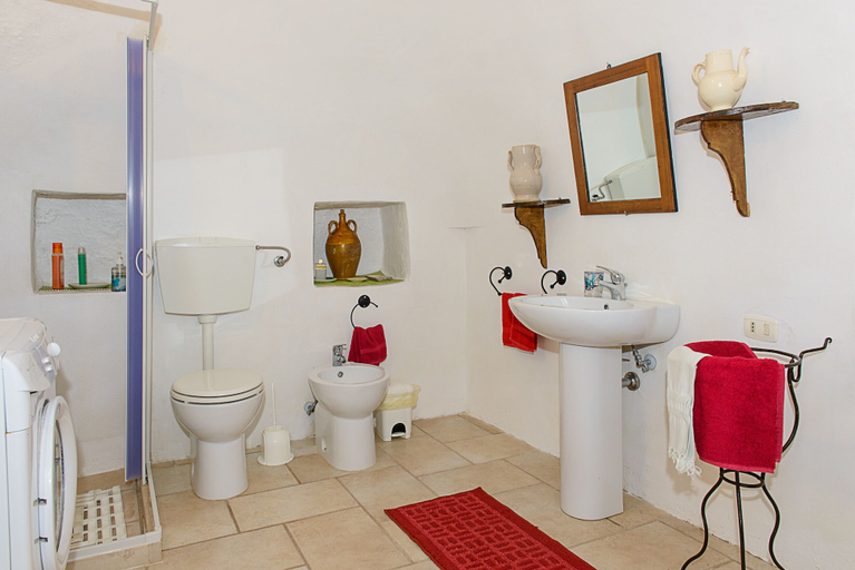 Bathroom 4, B b Masseria Pozzo Tre Pile dates back to the eighteenth century, Taranto