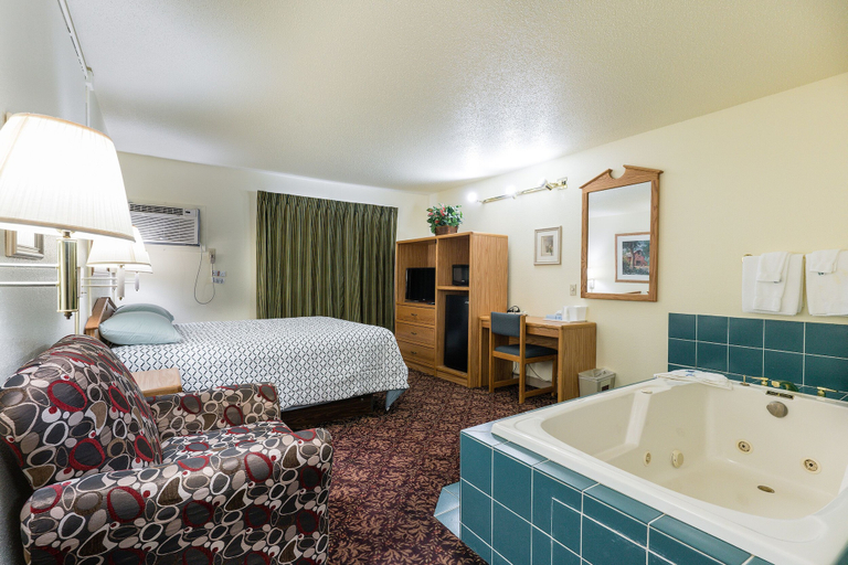 Bedroom 3, Days Inn by Wyndham Fergus Falls, Otter Tail
