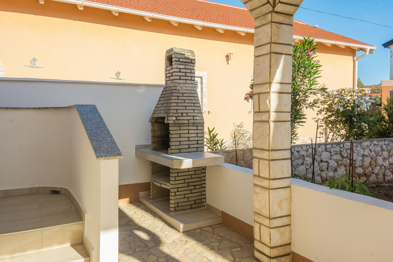 Others 5, Apartments Loncar, Vir