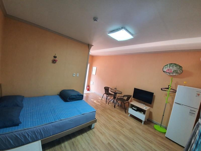Bedroom 1, Danyang Leaders Pension, Danyang