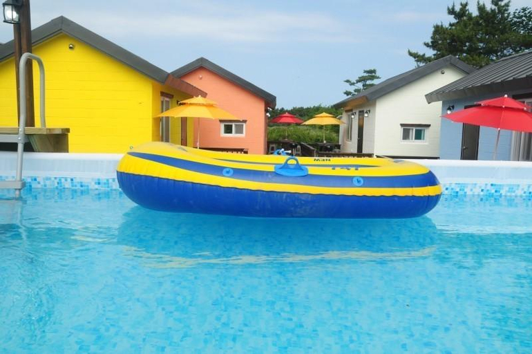 Others 4, Taean (Anmyeondo) Daffodil Pension, Taean