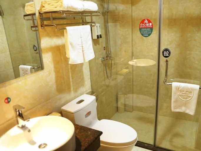 Bathroom 3, GreenTree Inn HanZhong Railway Station BeiYiHuan Road Express Hotel, Hanzhong