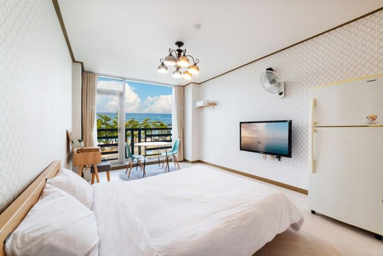 Bedroom 1, Gangneung Big Island Pension (1 minute walk to Anmok Beach, Cafe Street), Gangneung
