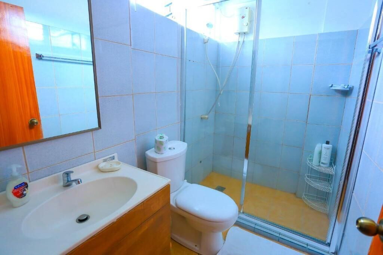 Bathroom 4, Villa De Babat, Basco