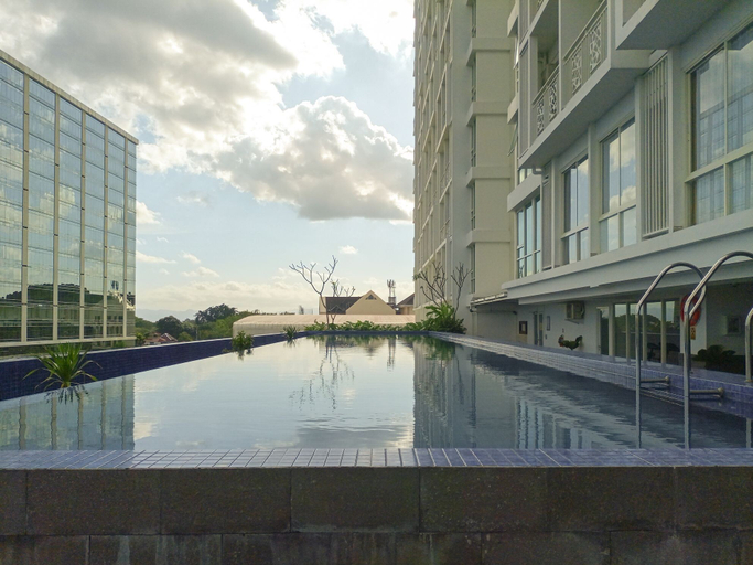 Pool 4, Elegant And Minimalist Studio At Mataram City Apartment, Sleman