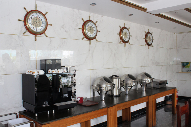 Food & Drinks 5, James Cook Hotel, Rewa
