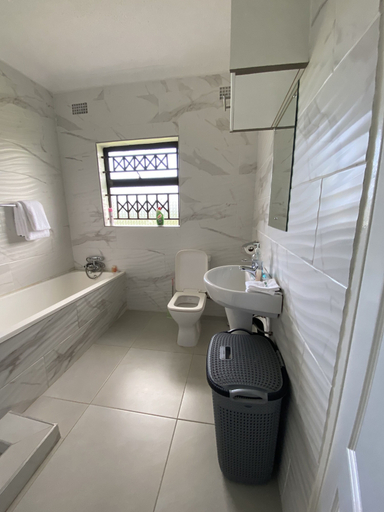 Bathroom 3, Iter Away Highland Lodge, Nyanga