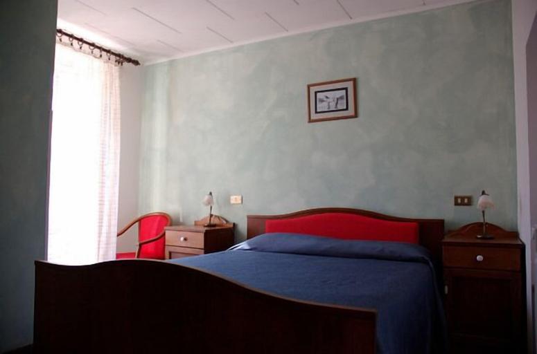 Bedroom 4, Miramonti, Massa Carrara