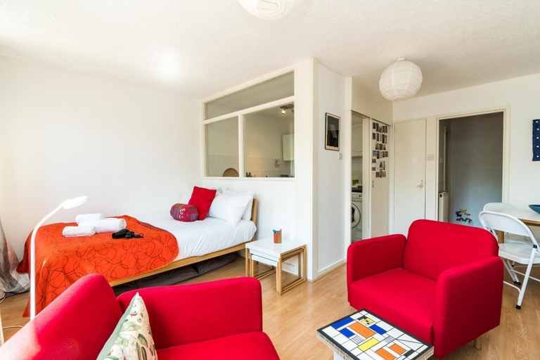Bedroom 3, Bright & Cosy Studio Close to Central London, London