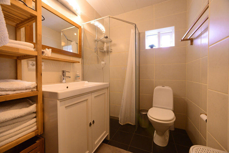 Bathroom 3, Guesthouse Lyngholt, Þórshafnarhreppur