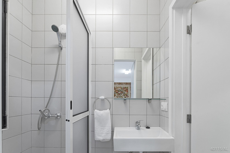 Bathroom 4, Pelourinho, Funchal
