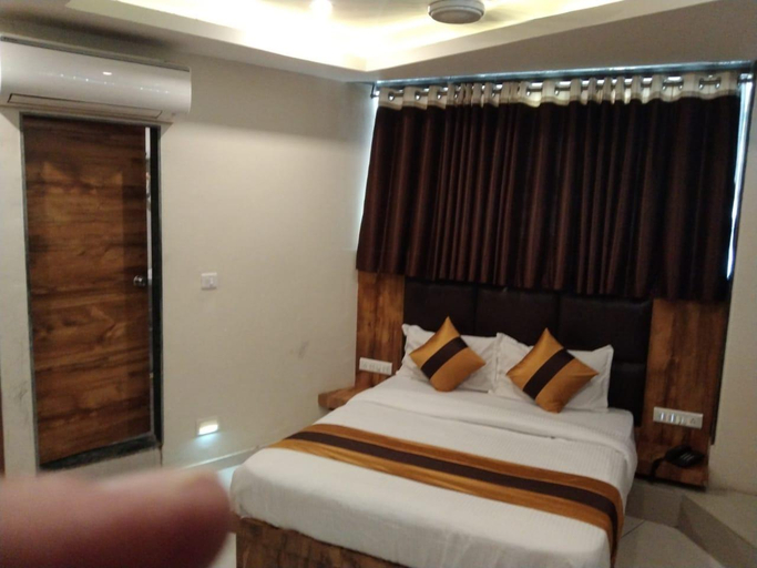Others 4, Hotel Phoenix, Gandhinagar