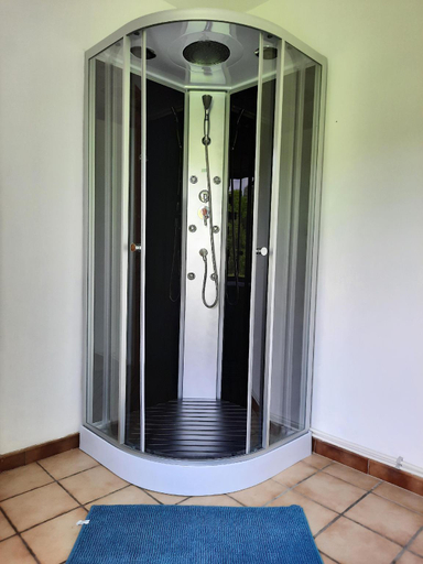 Others 2, Le relais du cheval blanc, Luxembourg