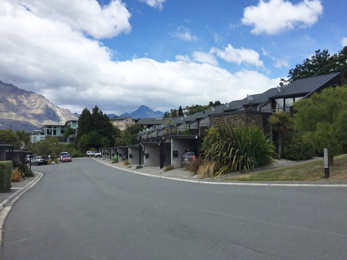 Exterior & Views, Spacious Townhouse Incredible Alpine Lake Views, Queenstown-Lakes