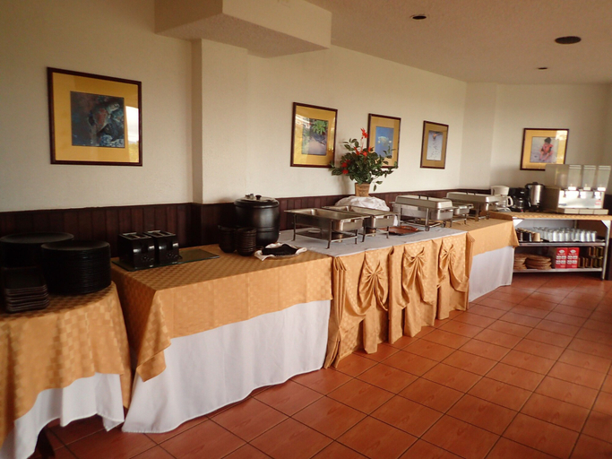 Food & Drinks 4, Cliffside View Hotel
