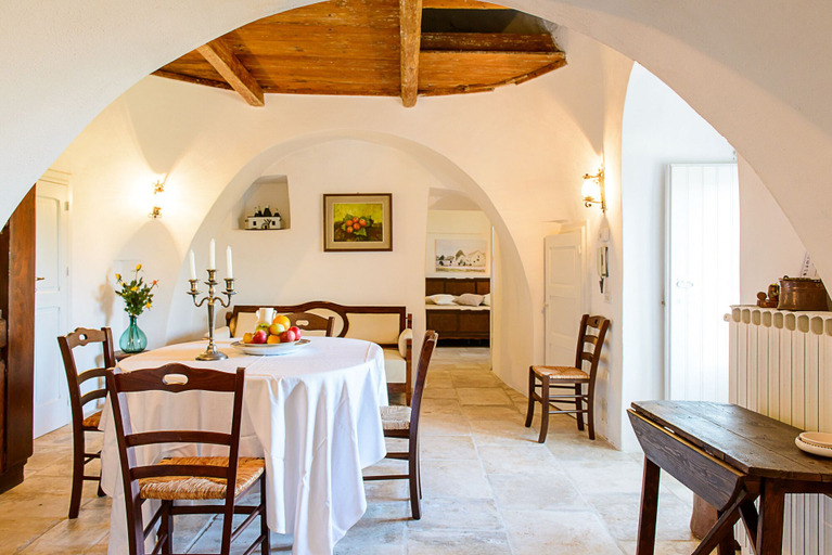 Others 5, B b Masseria Pozzo Tre Pile dates back to the eighteenth century, Taranto