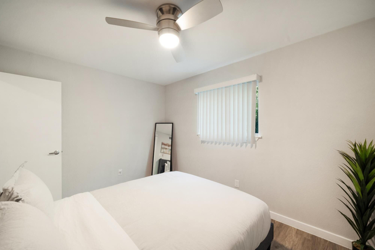 Bedroom 2, Modern 1BR Near UT Hyde Park Evonify, Travis