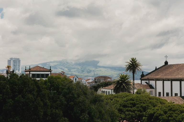 Exterior & Views 12