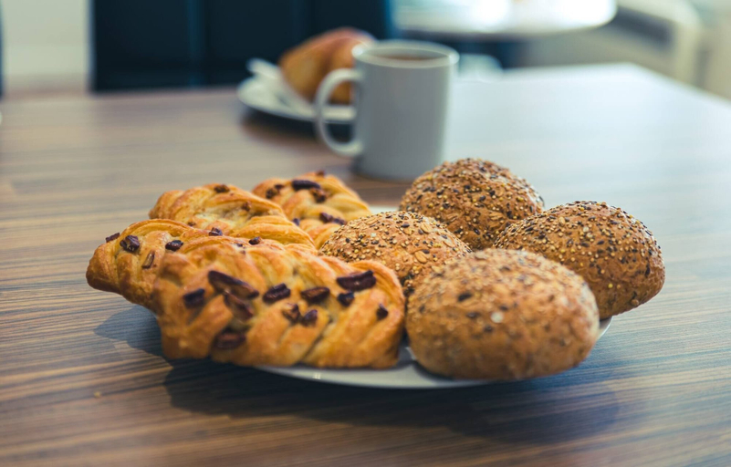 Food & Drinks 5, Blue Haven Silver Service Apartments Free Parking, Southampton