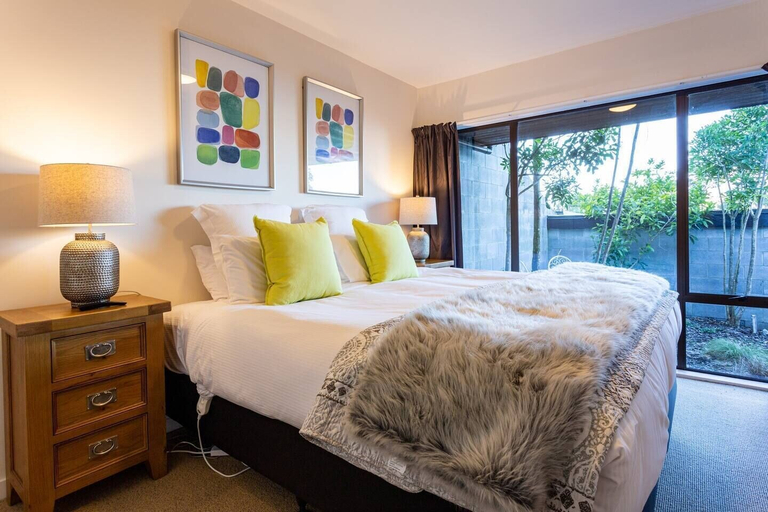 Bedroom 3, Spacious Townhouse Incredible Alpine Lake Views, Queenstown-Lakes