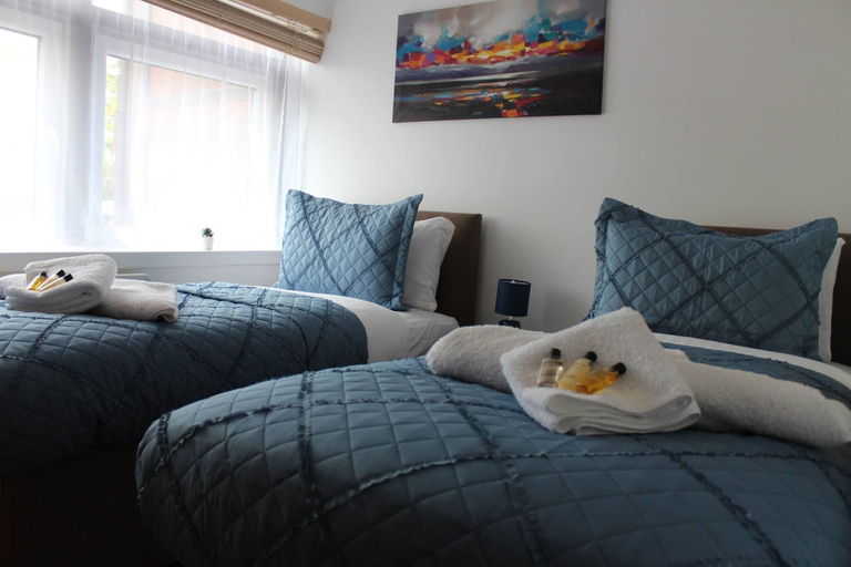 Bedroom 3, Blue Haven Silver Service Apartments Free Parking, Southampton