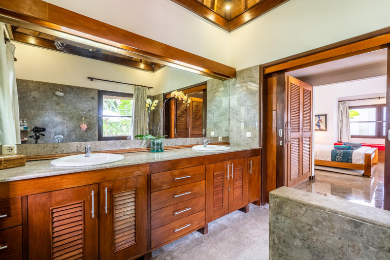 Bathroom 2, Madu Seminyak - Spacious 3BR Pool Villa, Badung