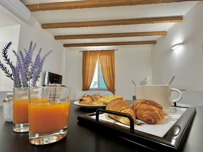 Food & Drinks 4, Happy Family Apartments San Luca, Genova
