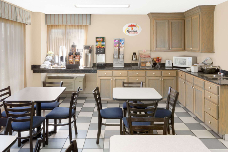 Food & Drinks 5, Super 8 by Wyndham Hattiesburg South, Forrest