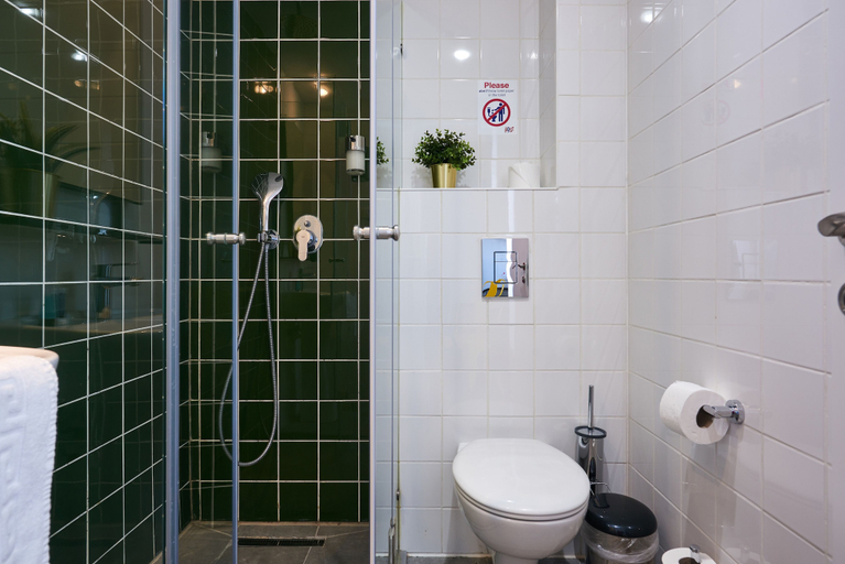 Bathroom 5, The Post Hostel, Jerusalem