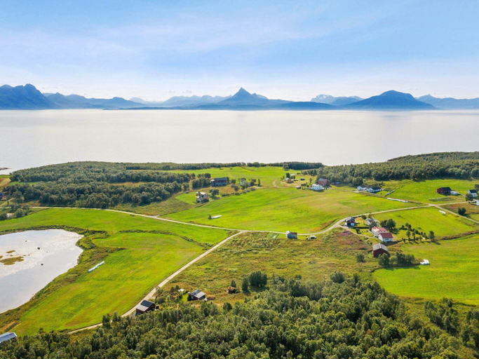 Others 5, 8 Person Holiday Home in Sandsøy, Bjarkøy