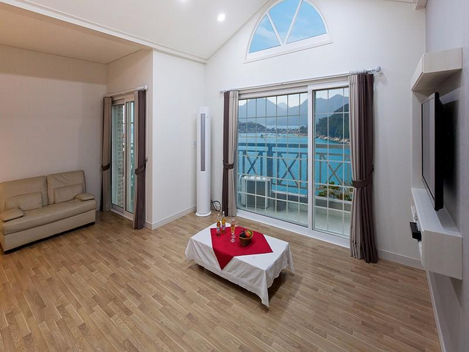 Bedroom 2, Geojedo Yujahyanggi Pension, Geoje
