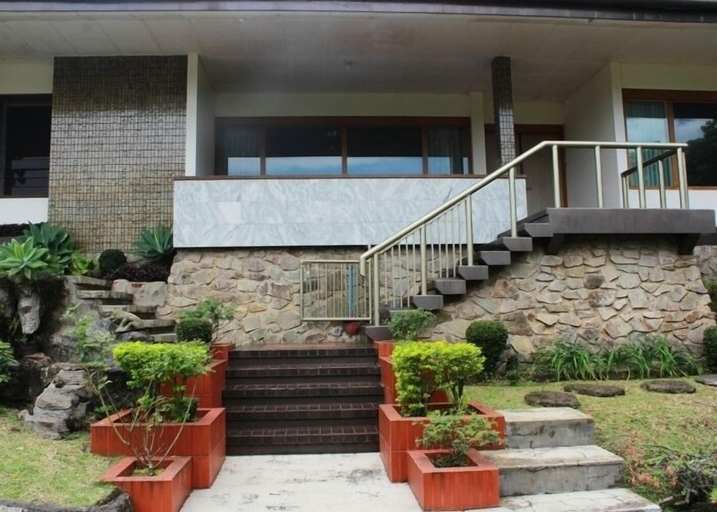 Exterior & Views 2, De Bukit Dago Villa by HouseinBandung, Bandung