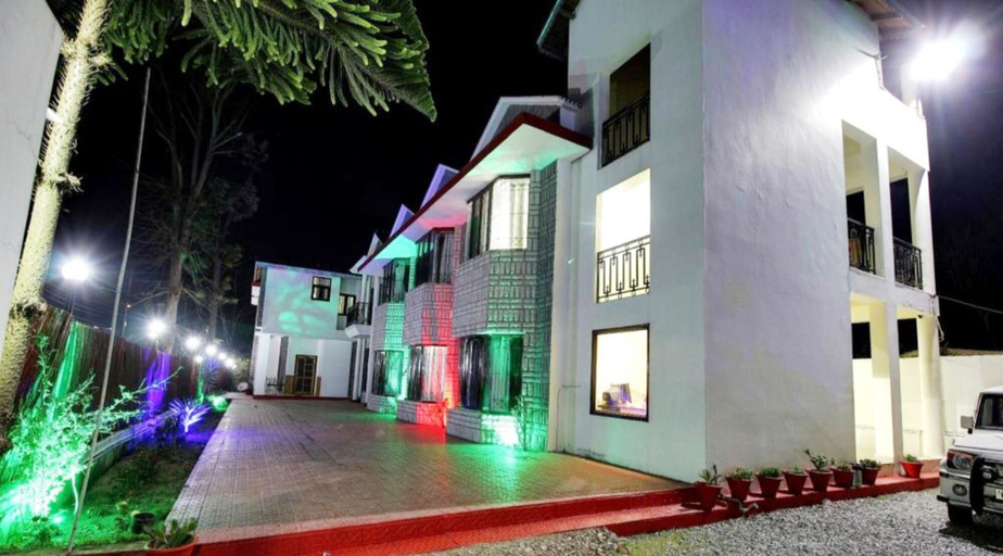 Exterior & Views