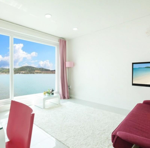 Bedroom 2, Geoje Island Evada Pension, Geoje